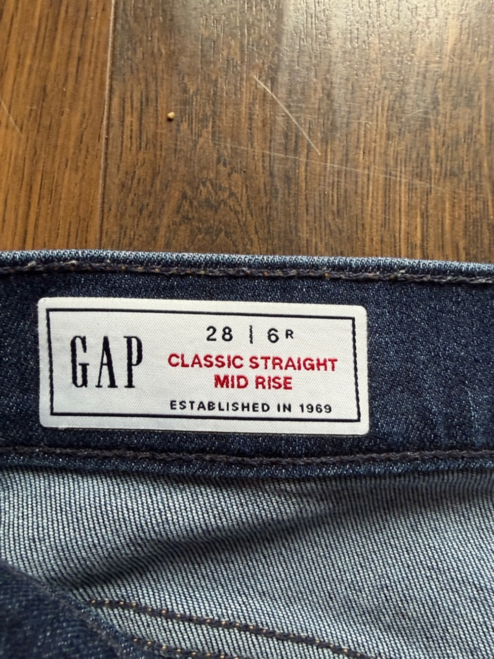 GAP Classic Straight Mid Rise - Picture 3 of 4